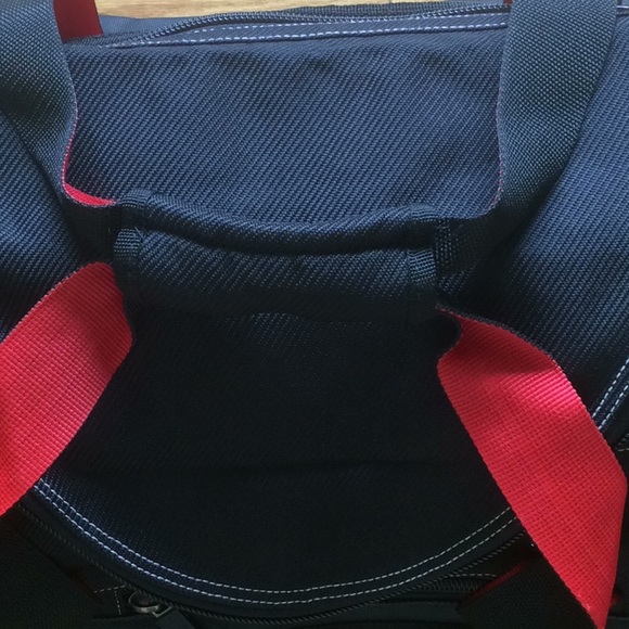 Travel bag. - Picture 2 of 8